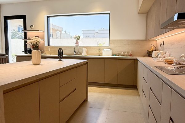 Alternative view of Contemporary Two-Tone Kitchen: Wood Veneer