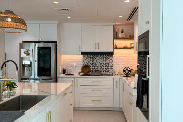 Alternative view of Premium Oak & White Kitchen Design | Bespoke Interior Solutions