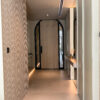Seamless Home Entrance Design: Mirror Walls & Lighting