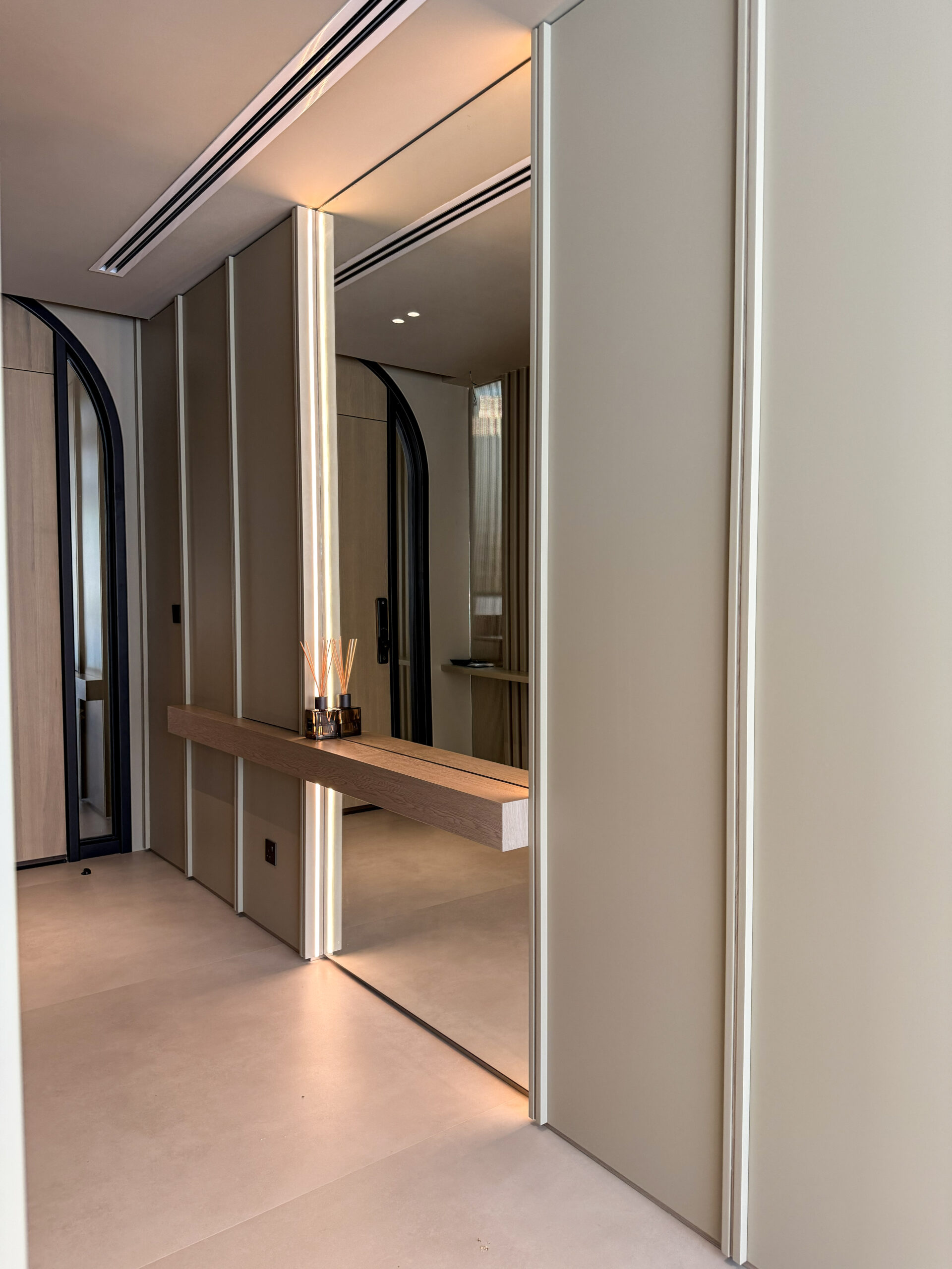 Seamless Home Entrance | Design Mirror Wall, LED Lighting & Natural Wood Accents 3 Seamless Home Entrance | Design Mirror Wall, LED Lighting & Natural Wood Accents - Image 2