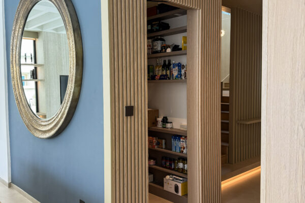 Seamless Home Entrance | Design Mirror Wall, LED Lighting & Natural Wood Accents 11 IMG 1766