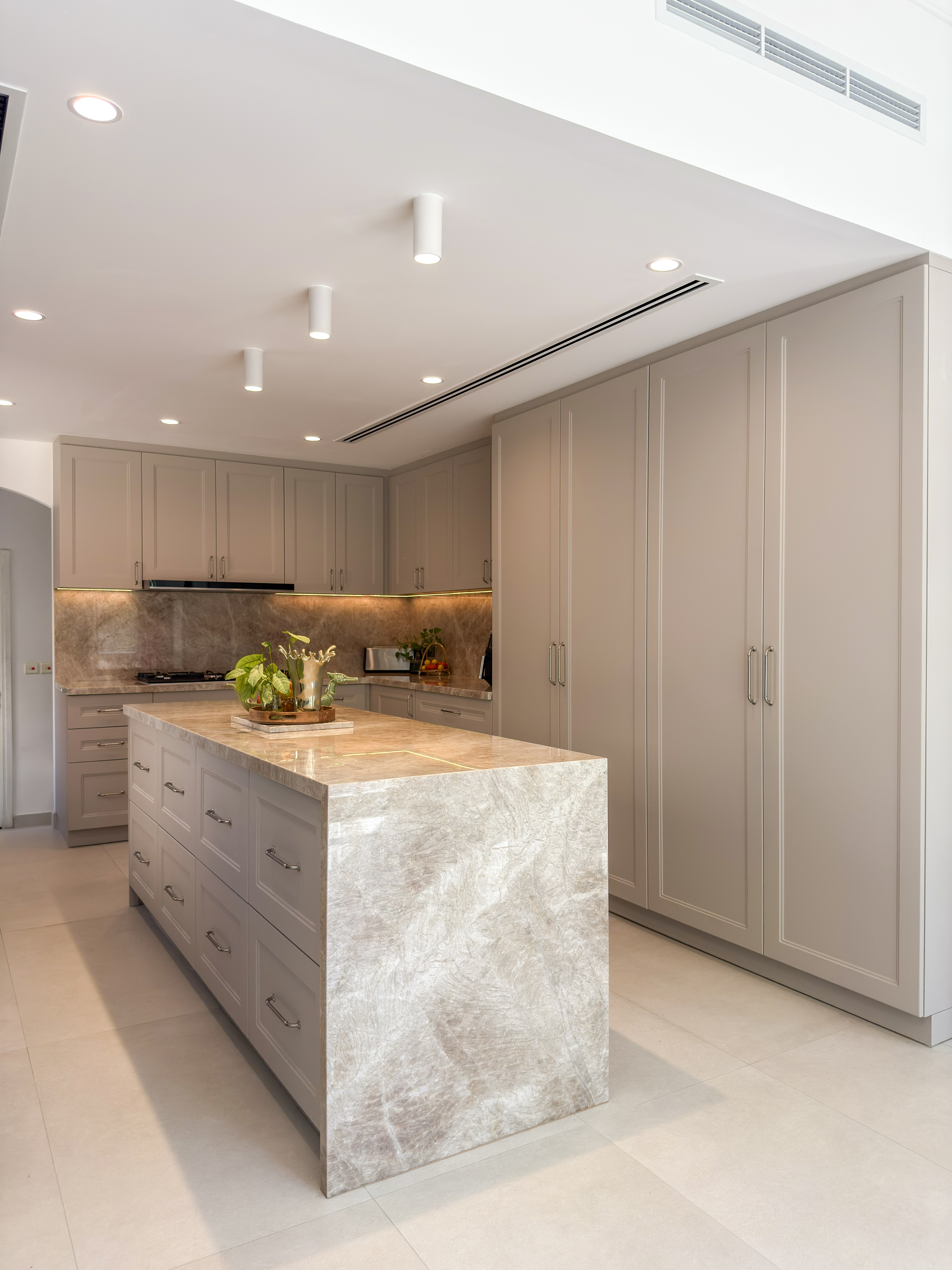 Alternative view of Modern Classic Luxury Kitchen | Hidden Pantry & Smart Pull-Out Storage Joinery