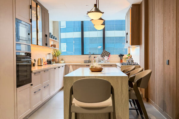 Alternative view of Organic Modern Kitchen Inspiration | Bold Statement Stone & Integrated Dining