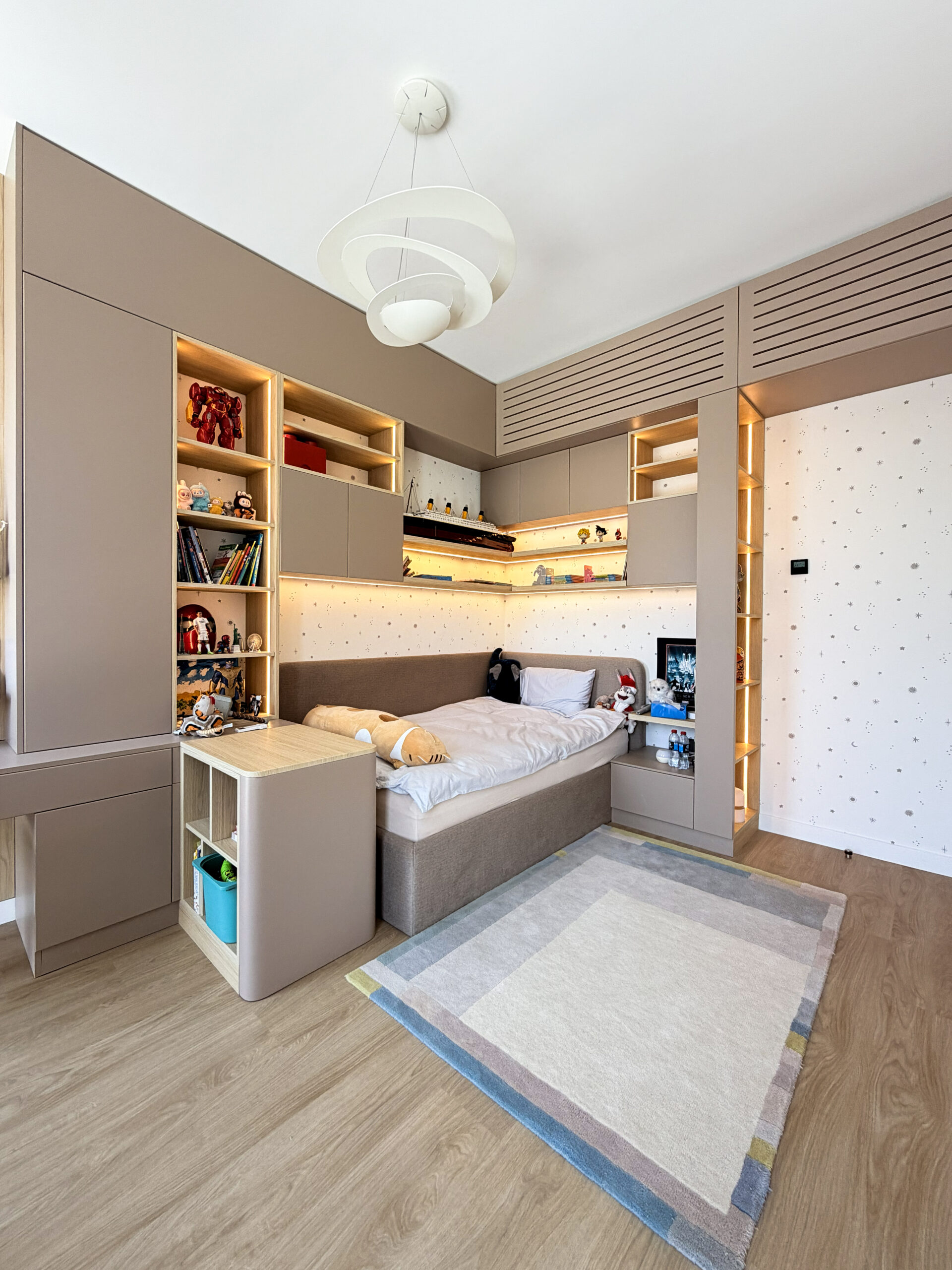 Modern Kids Bedroom | Custom Built-In Bed, Desk & Warm Storage Joinery 2 Modern Kids Bedroom | Custom Built-In Bed, Desk & Warm Storage Joinery