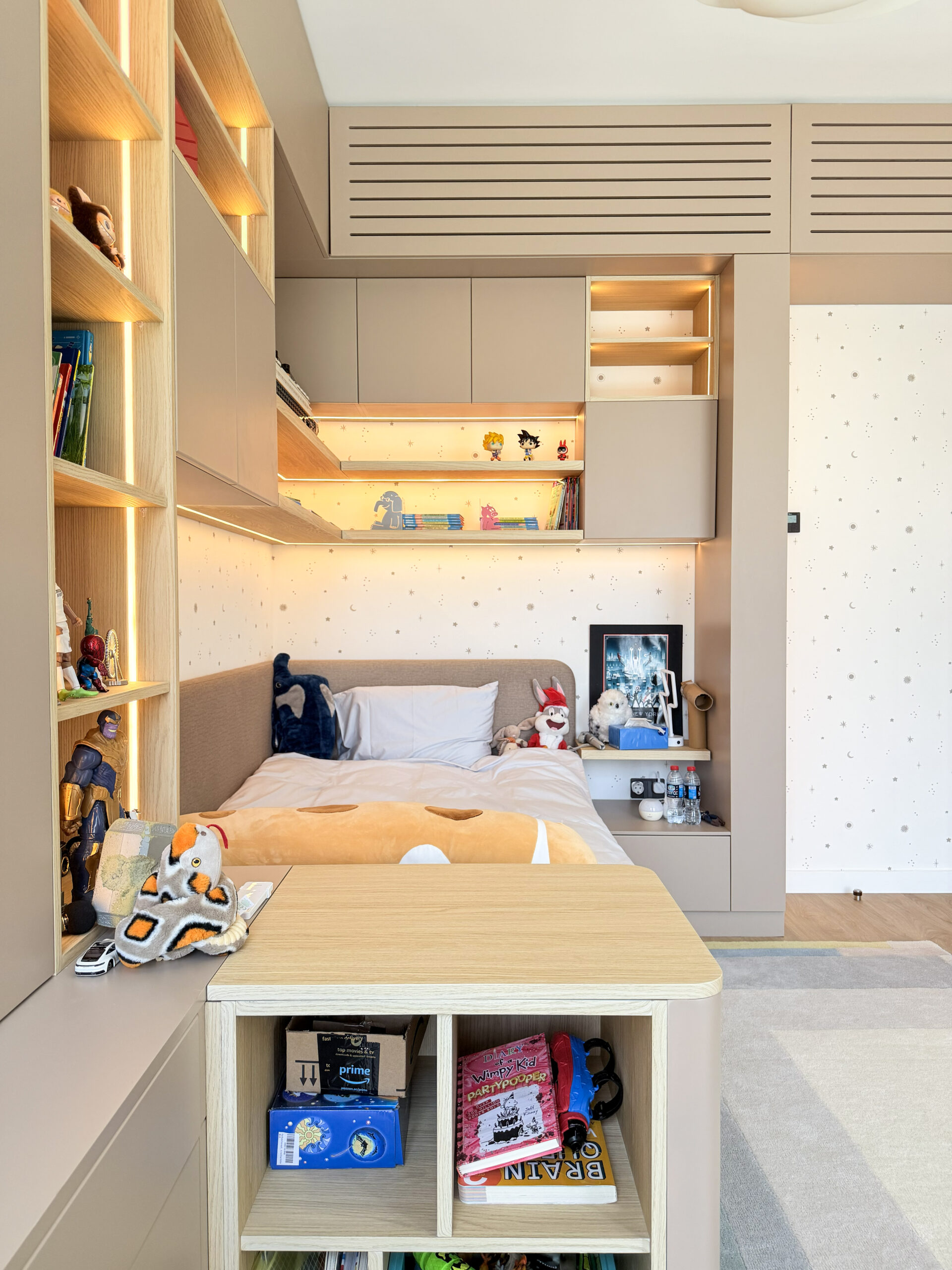 Modern Kids Bedroom | Custom Built-In Bed, Desk & Warm Storage Joinery 3 Modern Kids Bedroom | Custom Built-In Bed, Desk & Warm Storage Joinery - Image 2