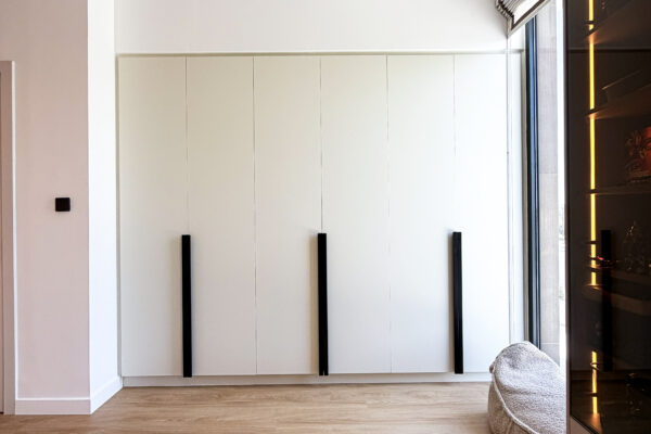 Modern Kids Bedroom | Custom Built-In Bed, Desk & Warm Storage Joinery 12 IMG 5742