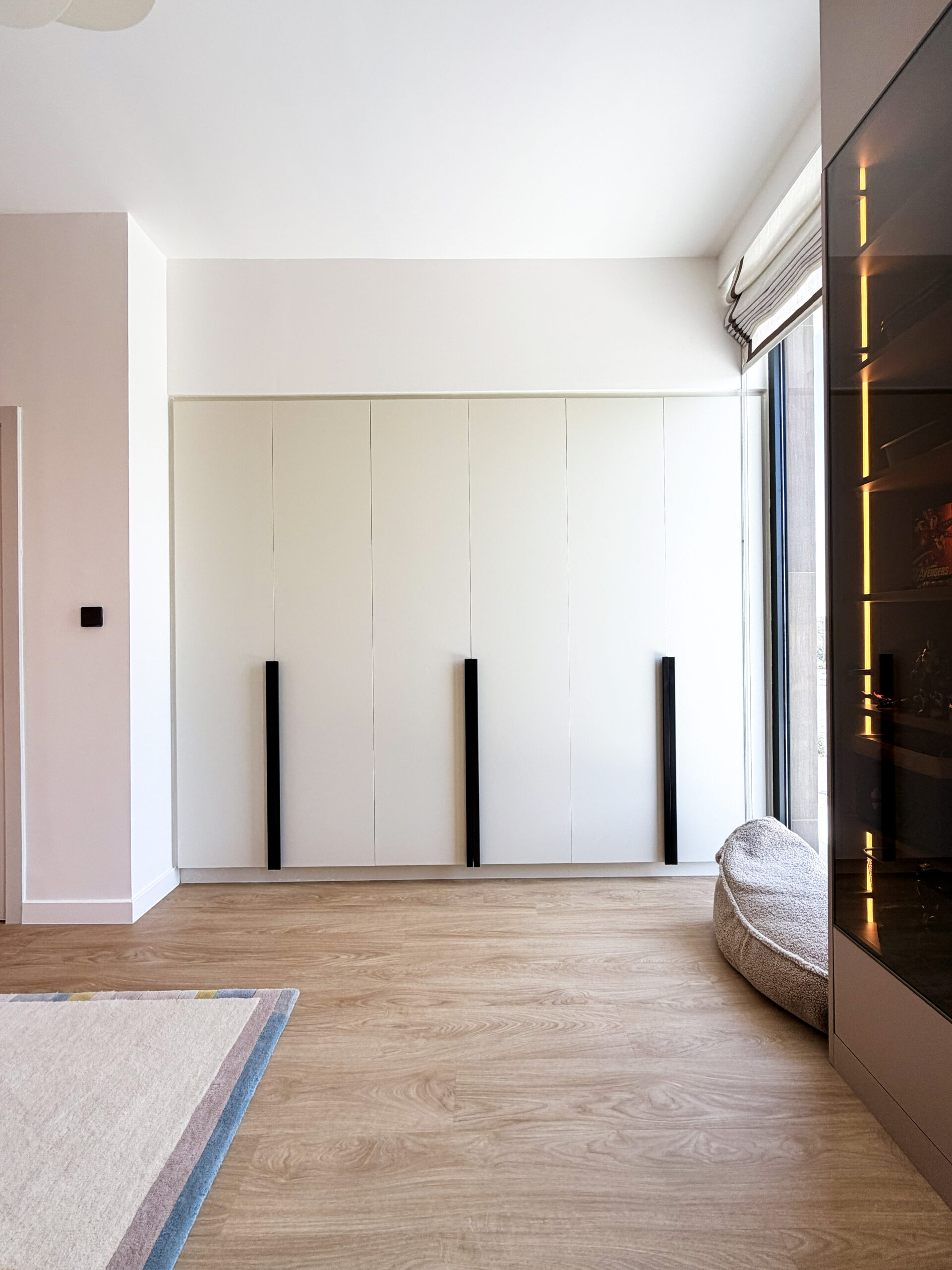 Modern Kids Bedroom | Custom Built-In Bed, Desk & Warm Storage Joinery 7 Modern Kids Bedroom | Custom Built-In Bed, Desk & Warm Storage Joinery - Image 6