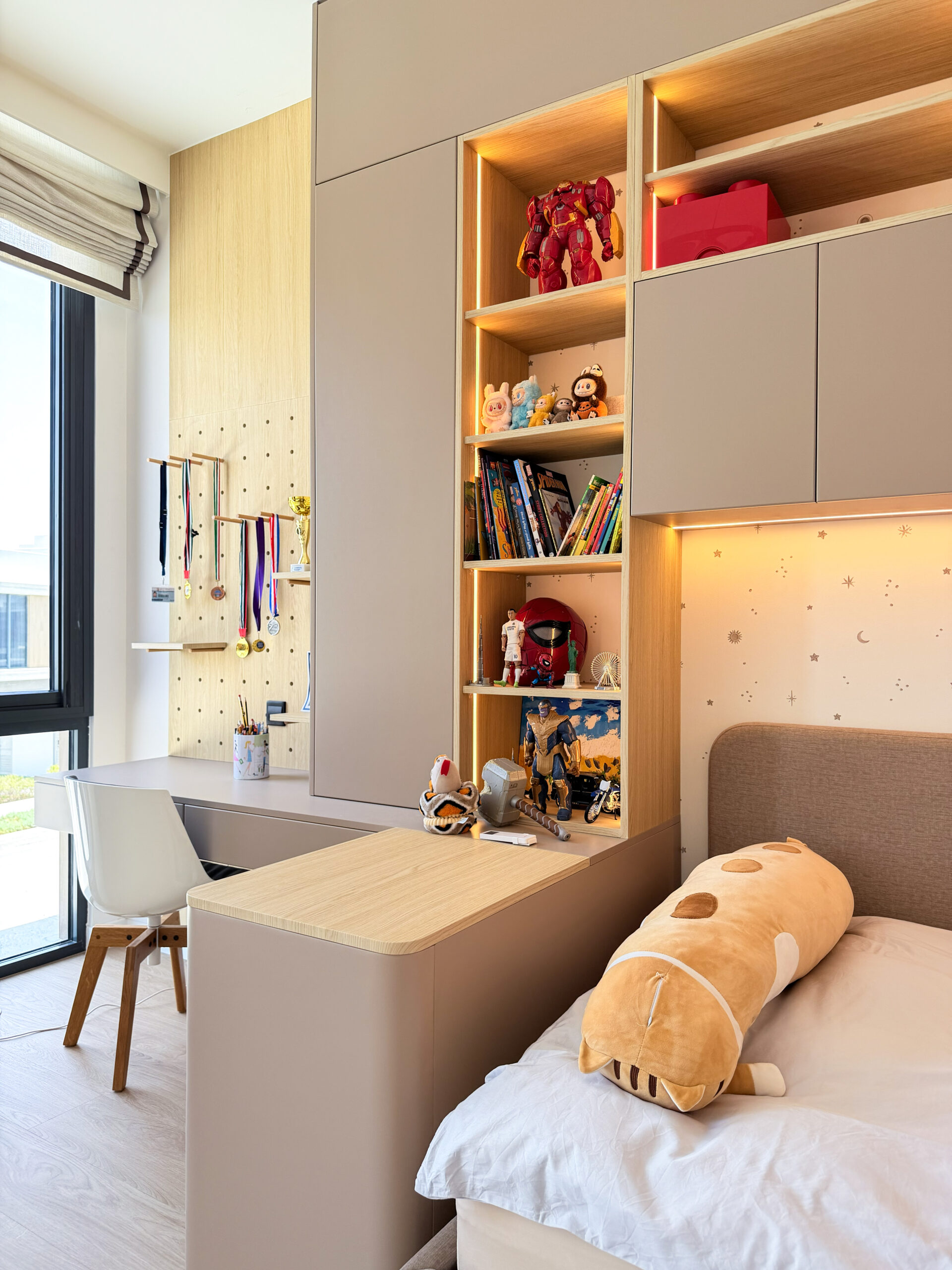 Modern Kids Bedroom | Custom Built-In Bed, Desk & Warm Storage Joinery 5 Modern Kids Bedroom | Custom Built-In Bed, Desk & Warm Storage Joinery - Image 4