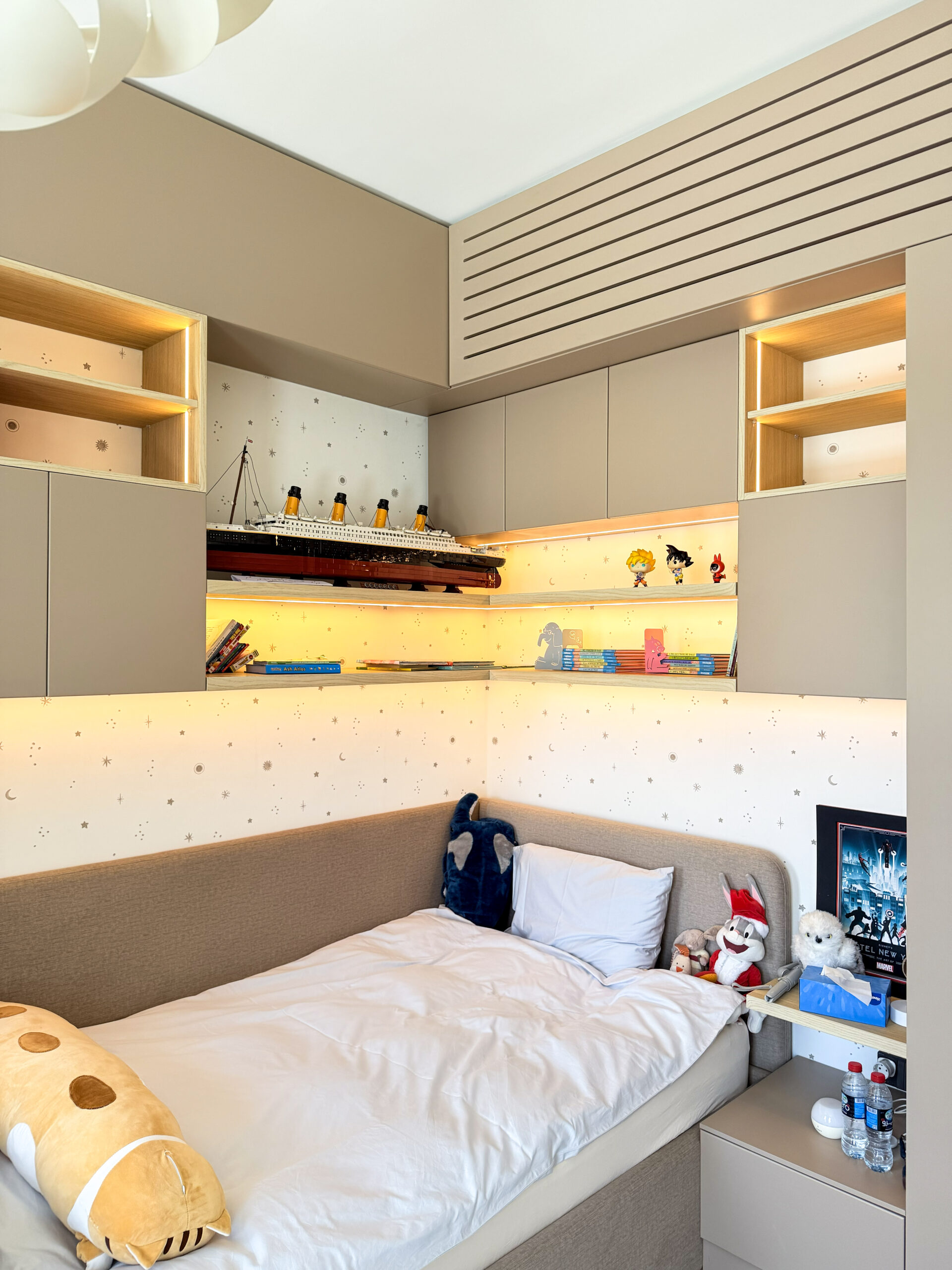 Modern Kids Bedroom | Custom Built-In Bed, Desk & Warm Storage Joinery 6 Modern Kids Bedroom | Custom Built-In Bed, Desk & Warm Storage Joinery - Image 5