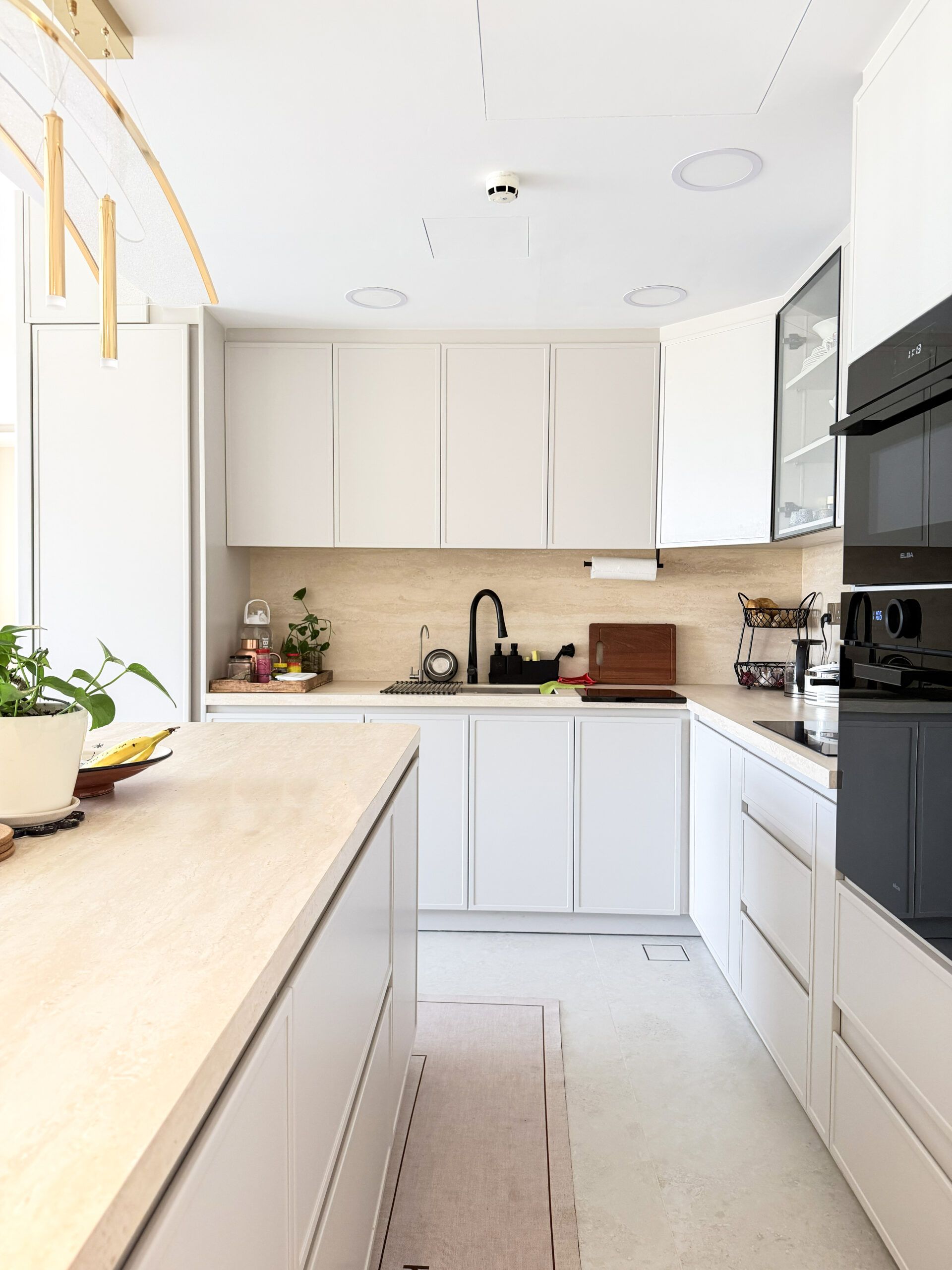 Modern Bright Kitchen Architecture | Glass-Front Island & Pocket Door Pantry 4 Modern Bright Kitchen Architecture | Glass-Front Island & Pocket Door Pantry - Image 3
