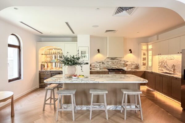 Luxury Open-Plan Kitchen Design | Wood, Marble & Bespoke Storage